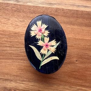 Tiny reed straw trinket box